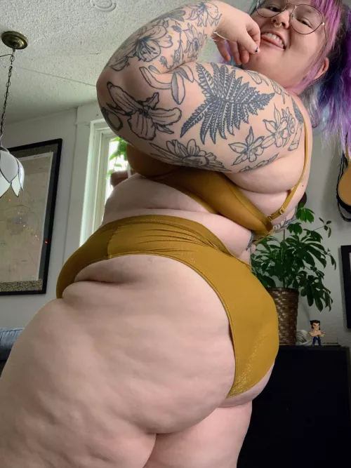 Every curve 😋🍑