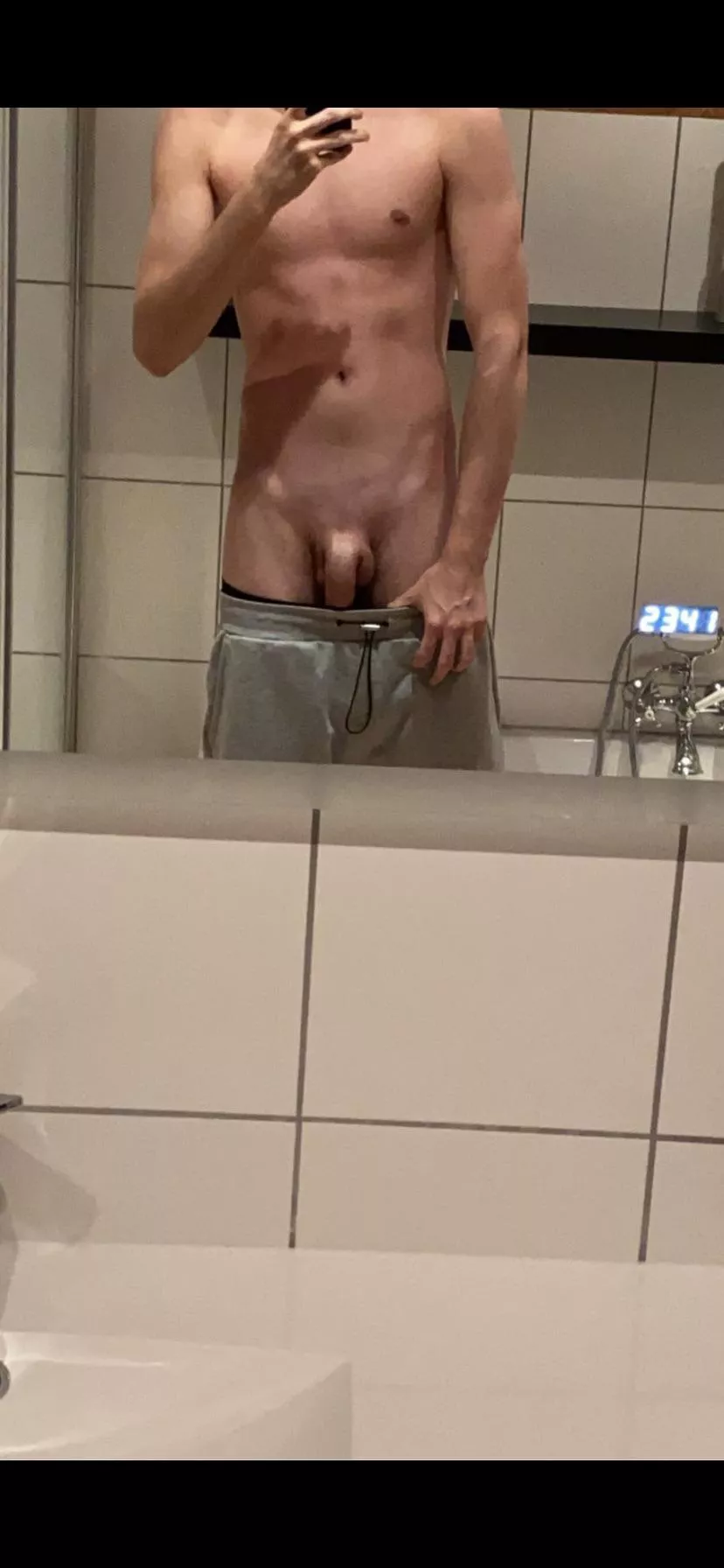 Every Upvote gets a nude🤭 I’m 18 Every Upvote gets a nude🤭 I’m 18