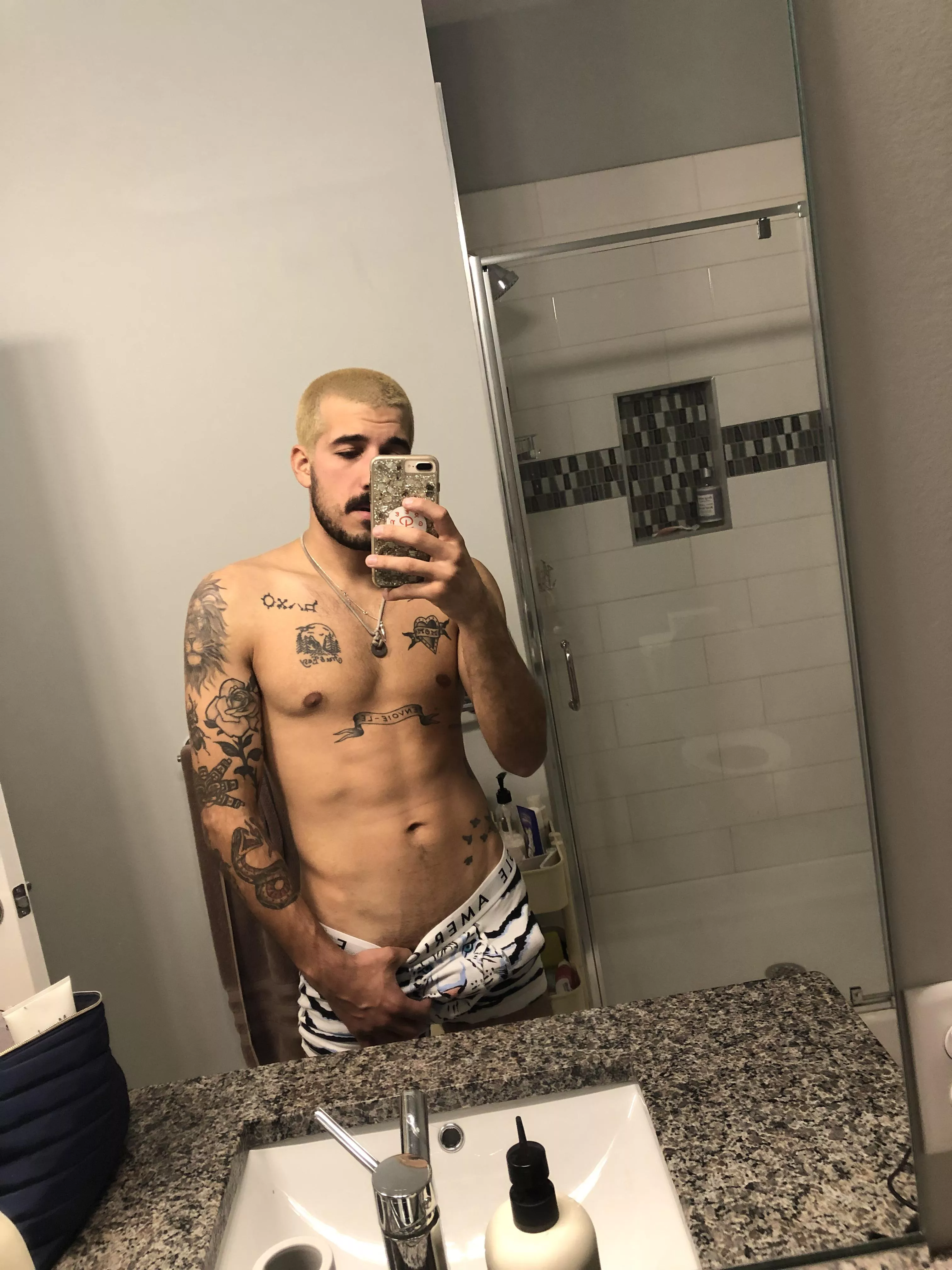 Everybody loves a good bulge 👅