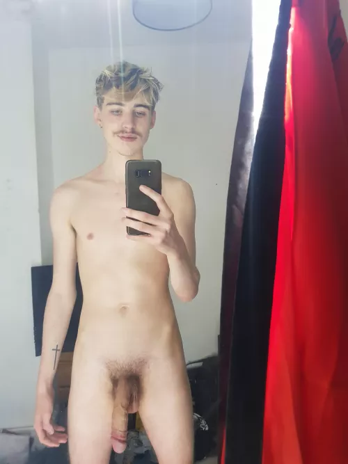 Everyone here is ripped, maybe there's some love for skinny guys too? (M20) Everyone here is ripped, maybe there's some love for skinny guys too? (M20)