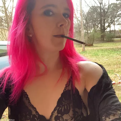 Everyone wears lingerie outside to smoke on Christmas right?