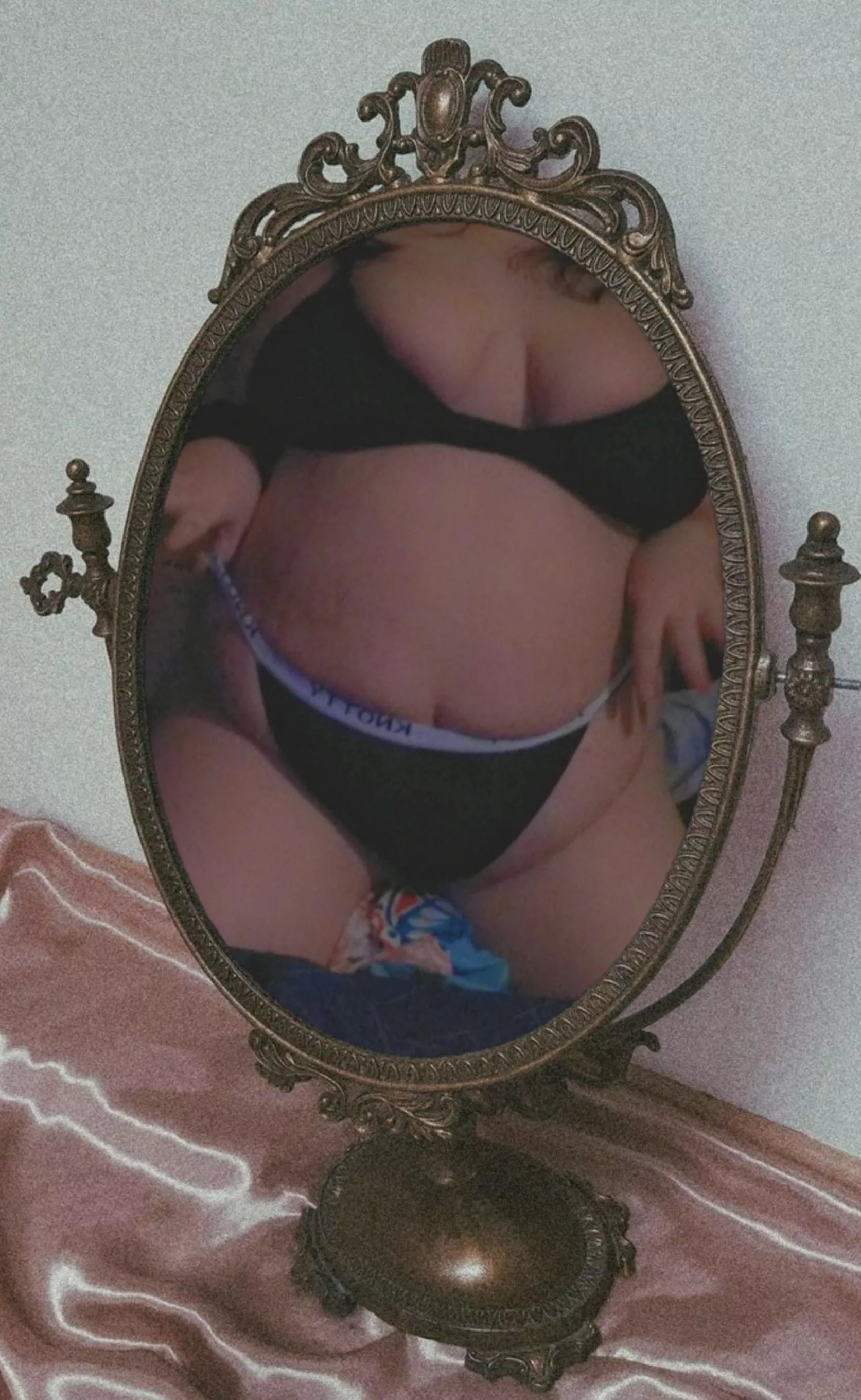 Everyone who sees you falls in love, You eat us up Everyone who sees you falls in love, You eat us up