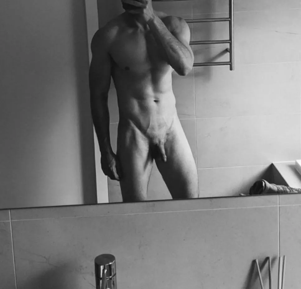 Everything looks more artistic in B&W (M)38