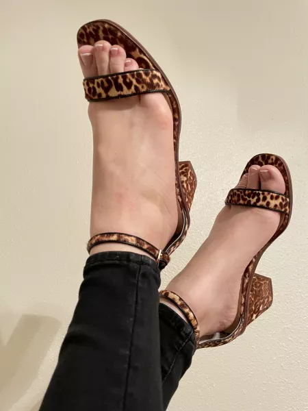 Excited to show off my new heels and french pedicure!! ð ð