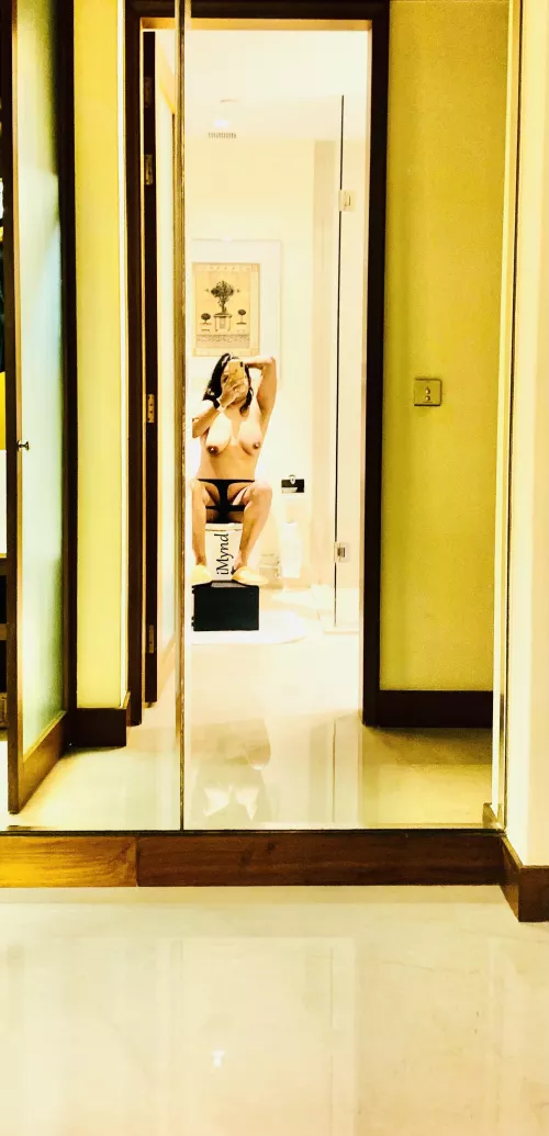 Exploring this Horny Nympho MILF! WWYD? ;) [M]