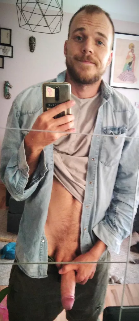 Eyo, sun is coming out. So is my dick 🤷♂️😅