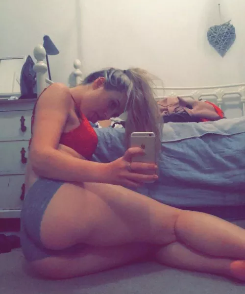 [F] 21 , thick thighs save lives right?