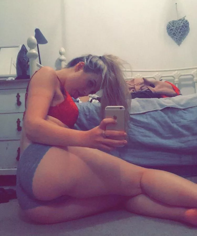 [F] 21 , thick thighs save lives right?