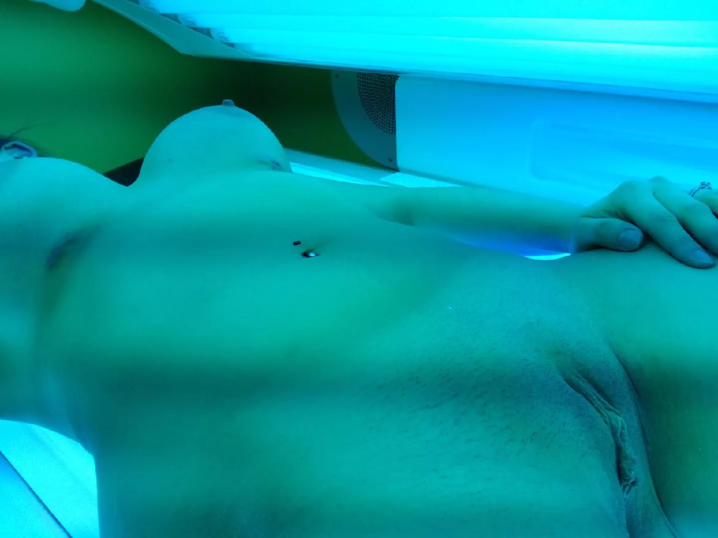 (F) 31 140 5’7. Mom of 2.