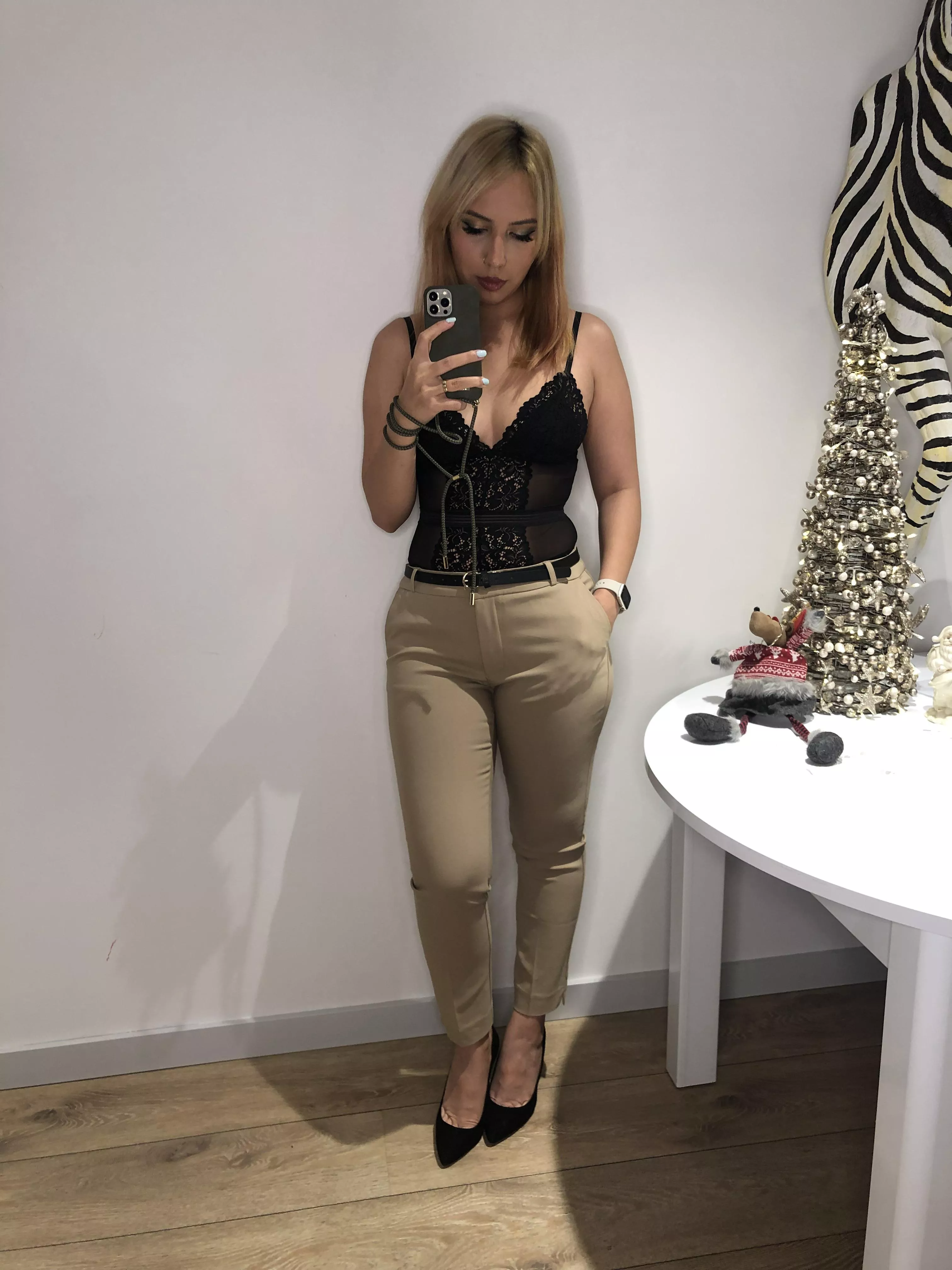 [F] 32 my husband doesn’t have to know how slutty I am… you up for fun ?