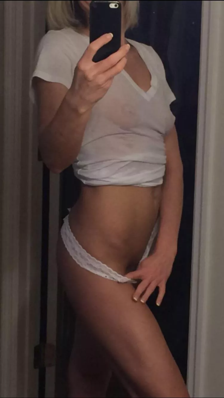 [f] 40 year old milf/hotwife , still think She’s deserving of a tribute?