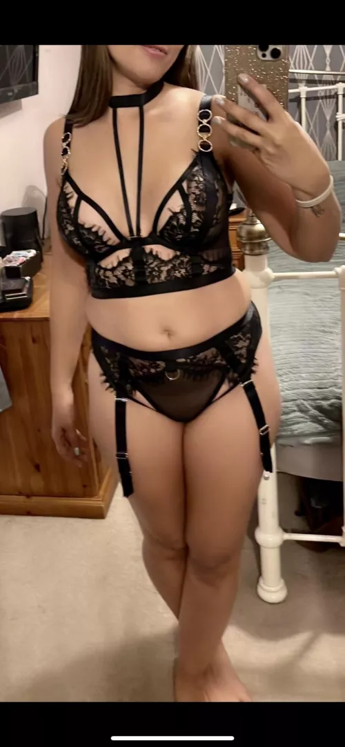 (f) 41 year old mom of 2 who likes a bit of bondage…..do you??