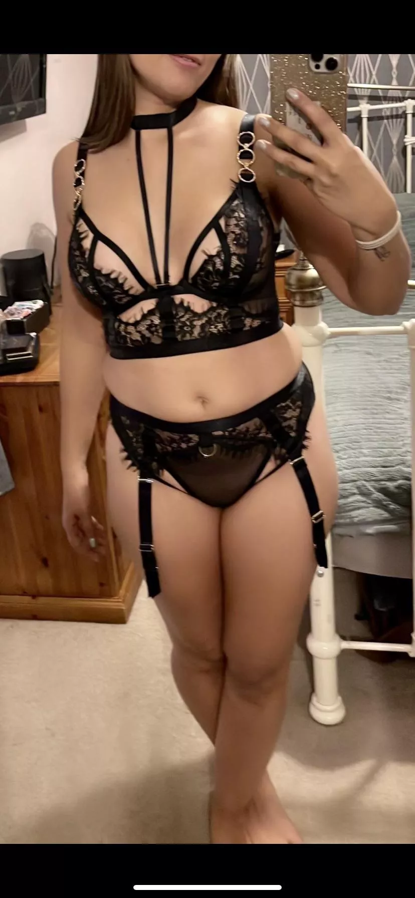 (f) 41 year old mom of 2 who likes a bit of bondage…..do you??