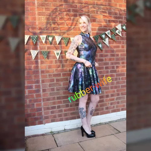 [f] 5'10 without the heels with tattoos and a latex dress, do I belong here?