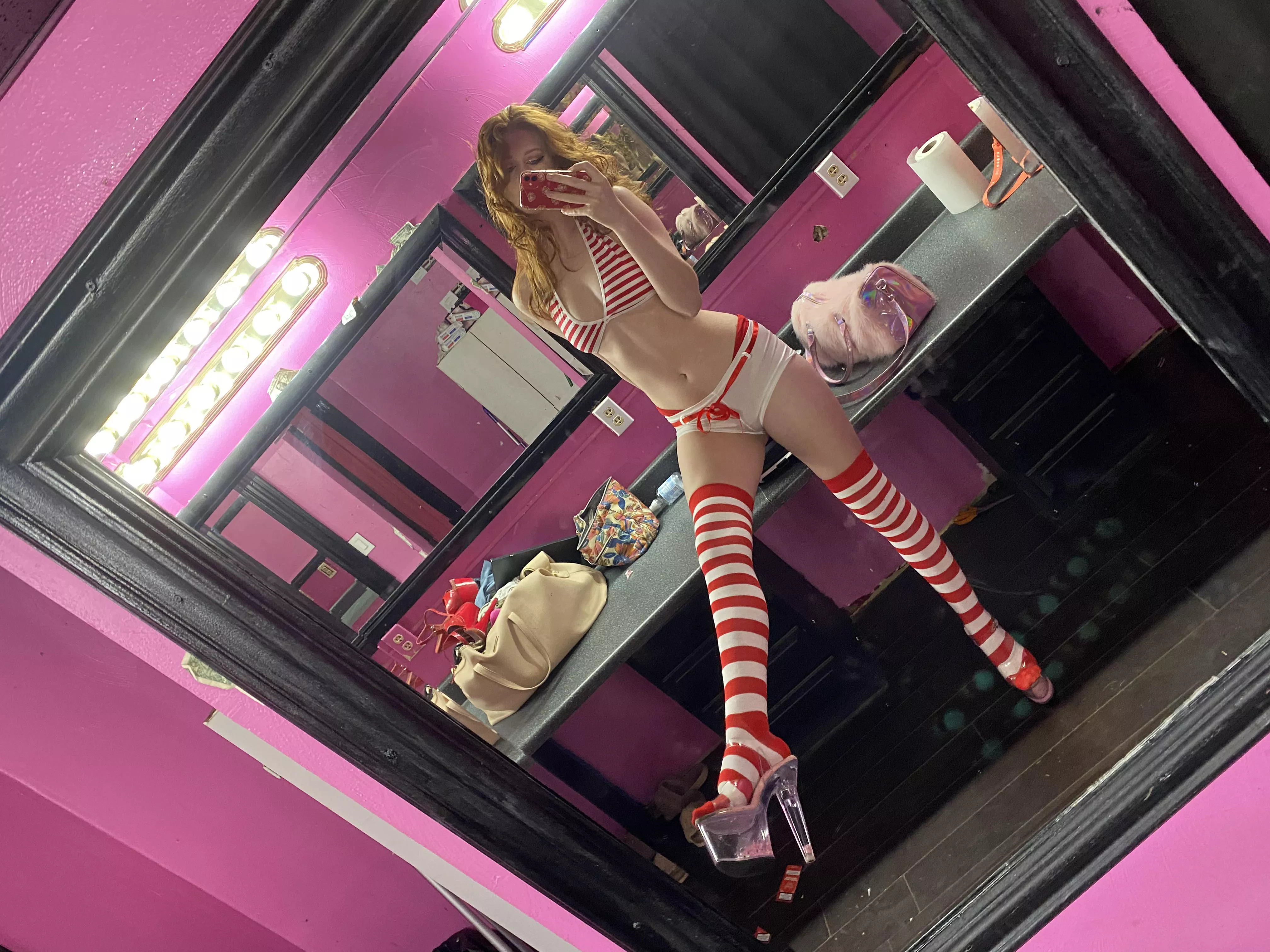 [f] 5’10” would you lick this candy cane? 😘