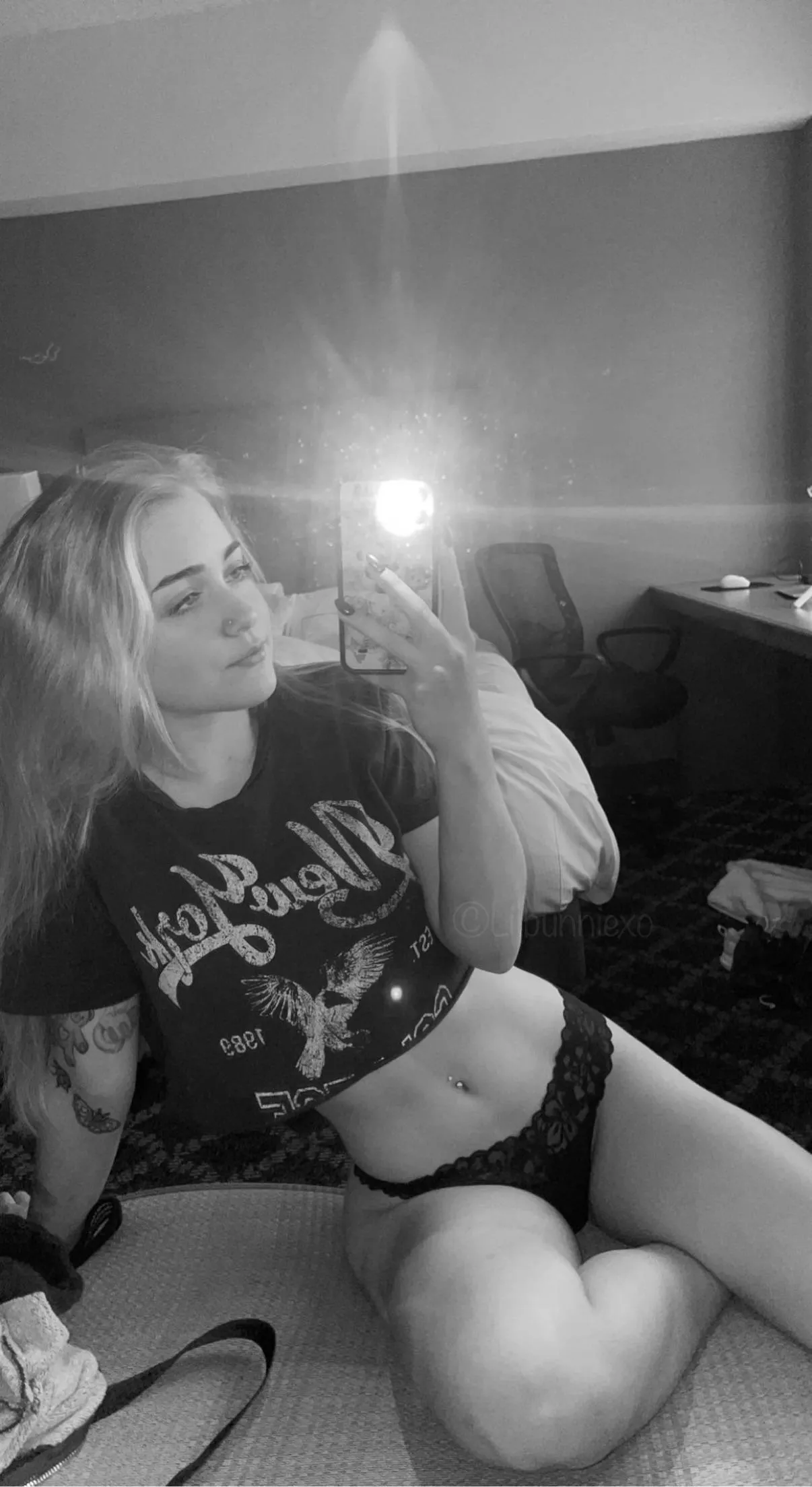 [F] Bored in my hotel room