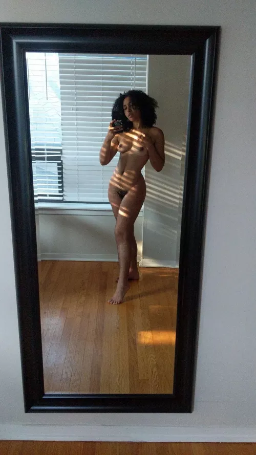 (F) do you like the way the light hits me?