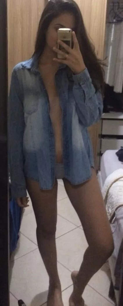 [f] do you like this shirt on me?😛