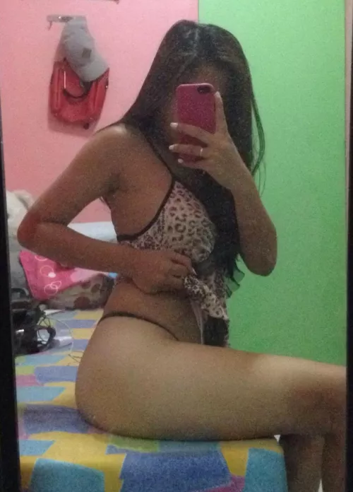 (f) First Time Posting. I can't sleep . What can you say about my body figure? I'll give reward for those comments I like so much πΊπΊπΊ
