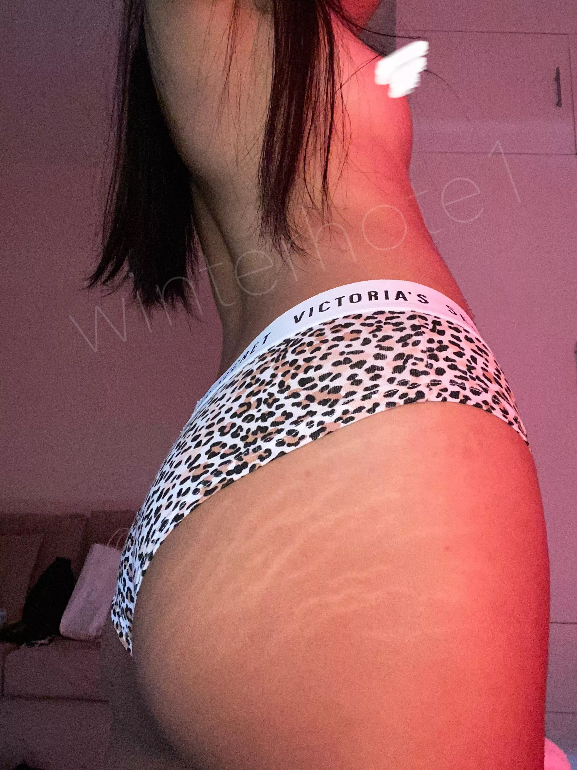 🍑 (f)