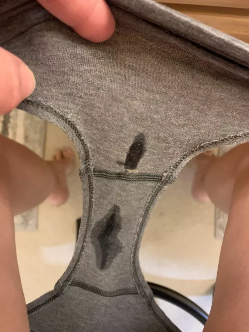 [F] Getting turned on scrolling through r/cumcannonaddicts