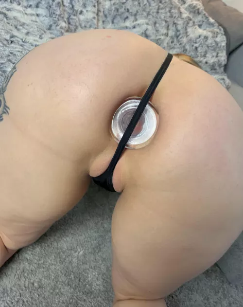 (F) I donโt know how Iโm going to make it out the door without cumming