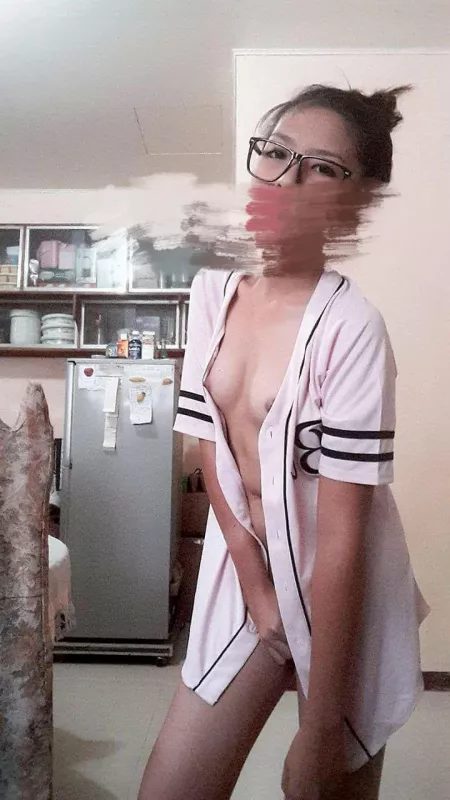 [F] I look nerd here hahaha , but im still hot right? 🔥🔥🔥