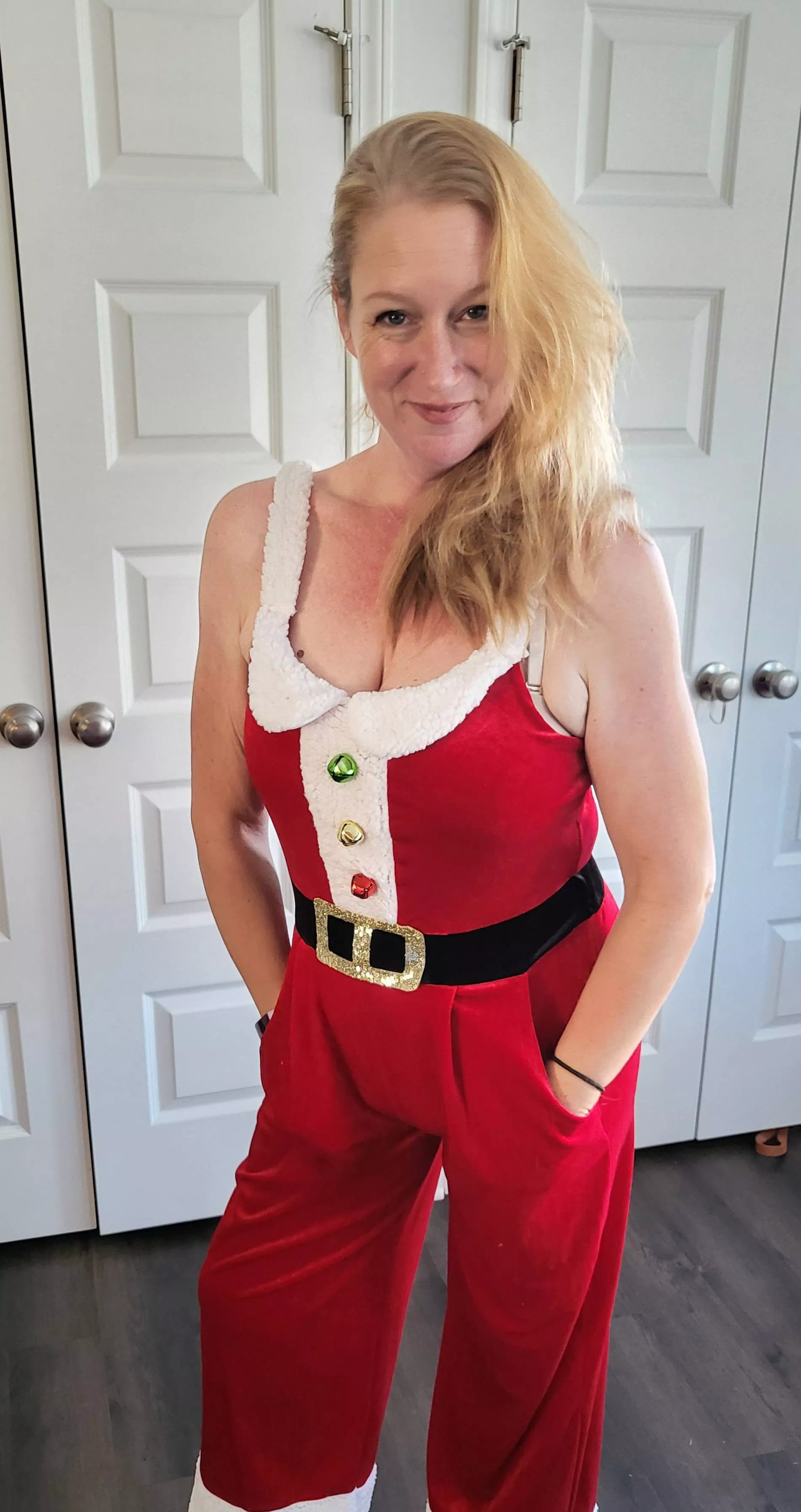 [F] I'm getting ready for you to unwrap your present for x-mas! ?