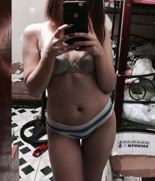 (f) I'm still up π¦ Who's still up ? Fight me. Single, Fresh, Tight, and Beautiful π₯°π₯°π₯°