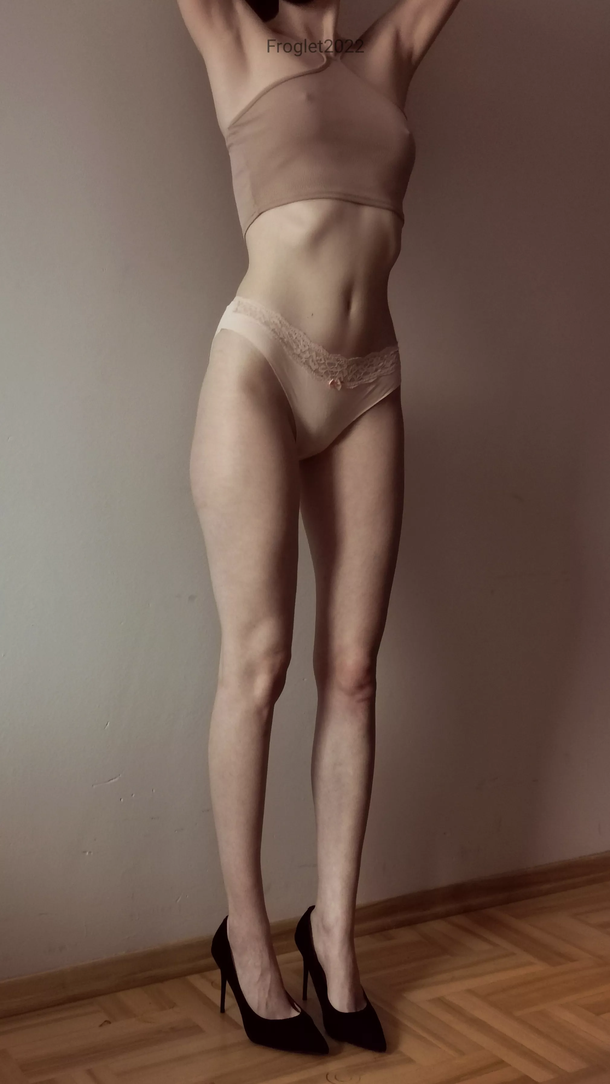 [f] Imagine what those legs could do 🥰 5'11