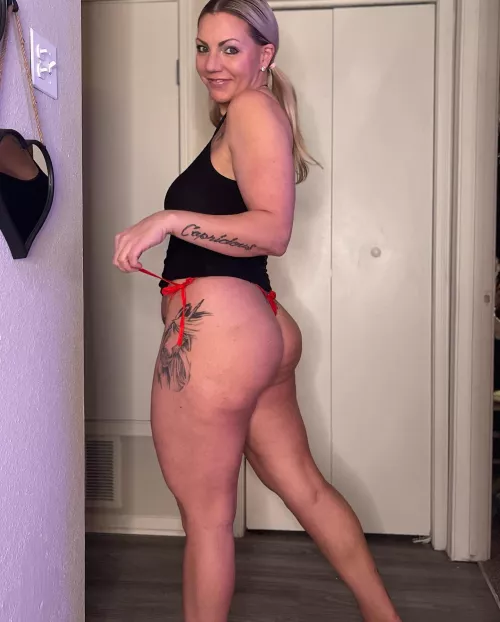 (F) last photo I posted they said I had no cellulite…. How is that possible?