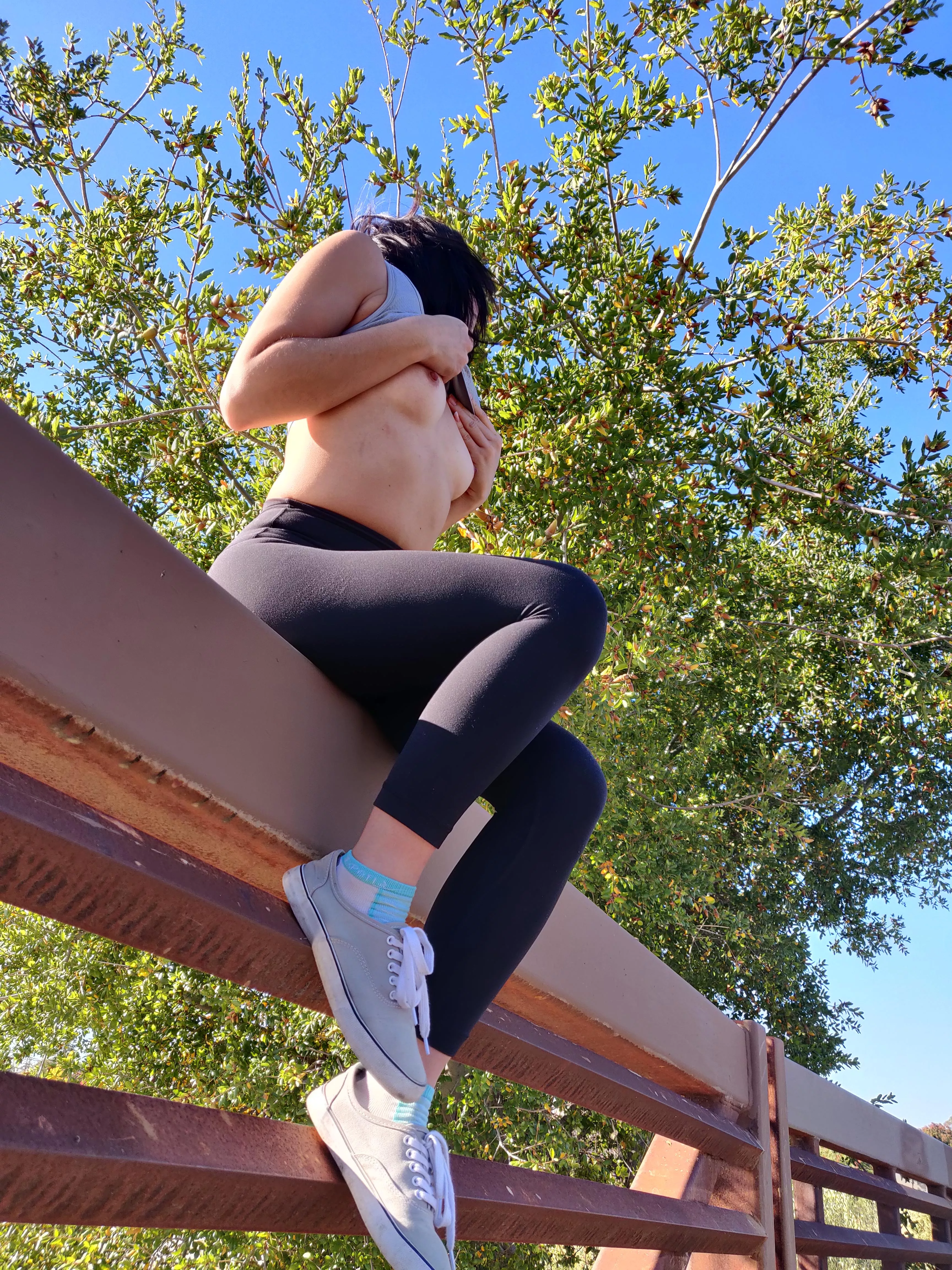 [f] peek a boo !