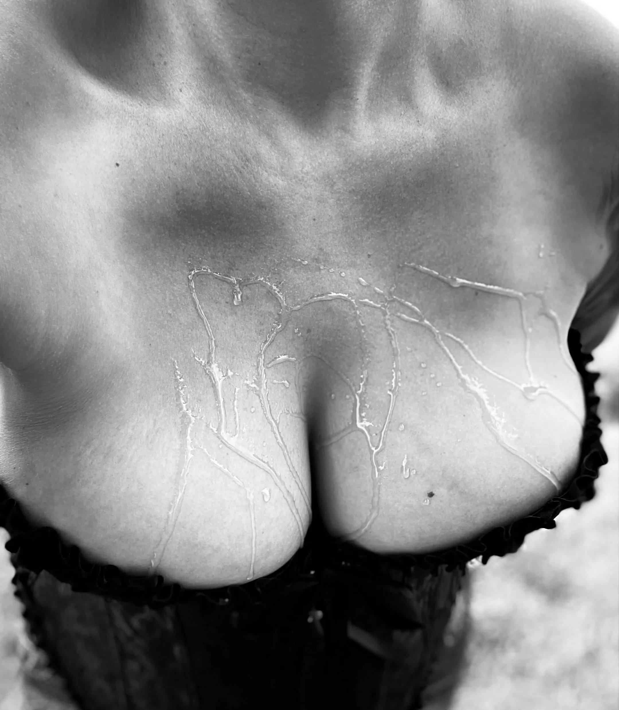 (F) Playing with a syrup texture (F) Playing with a syrup texture