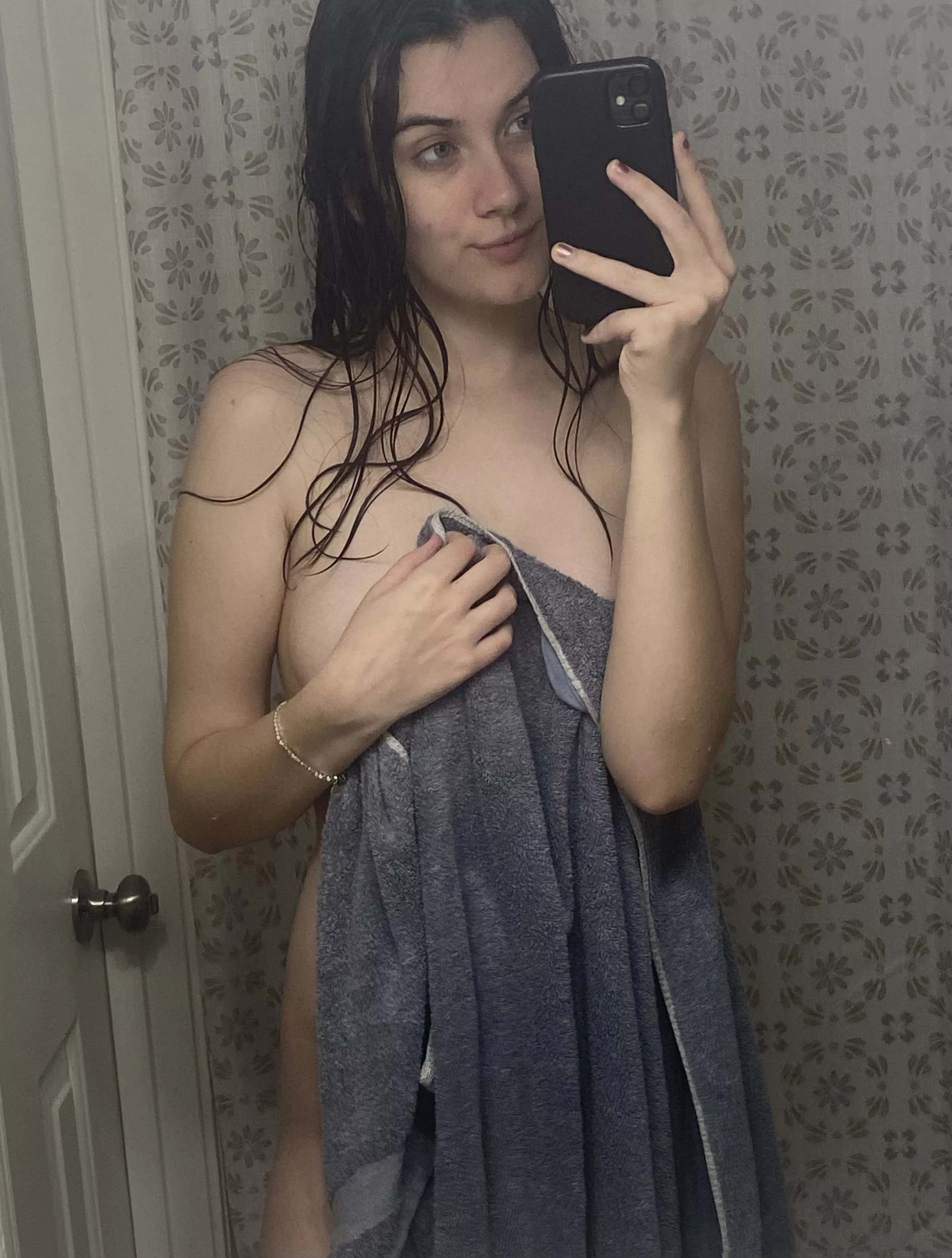 [F] Post shower tease ;)