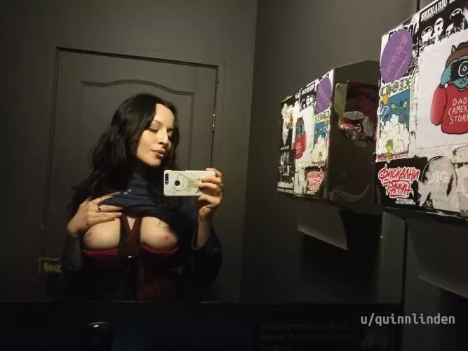 [f] Quick selfie in the bar