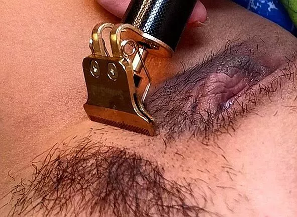 (F) Refreshing hairstyle (F) Refreshing hairstyle