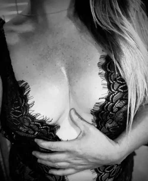 (F) sexy black and white photo (F) sexy black and white photo