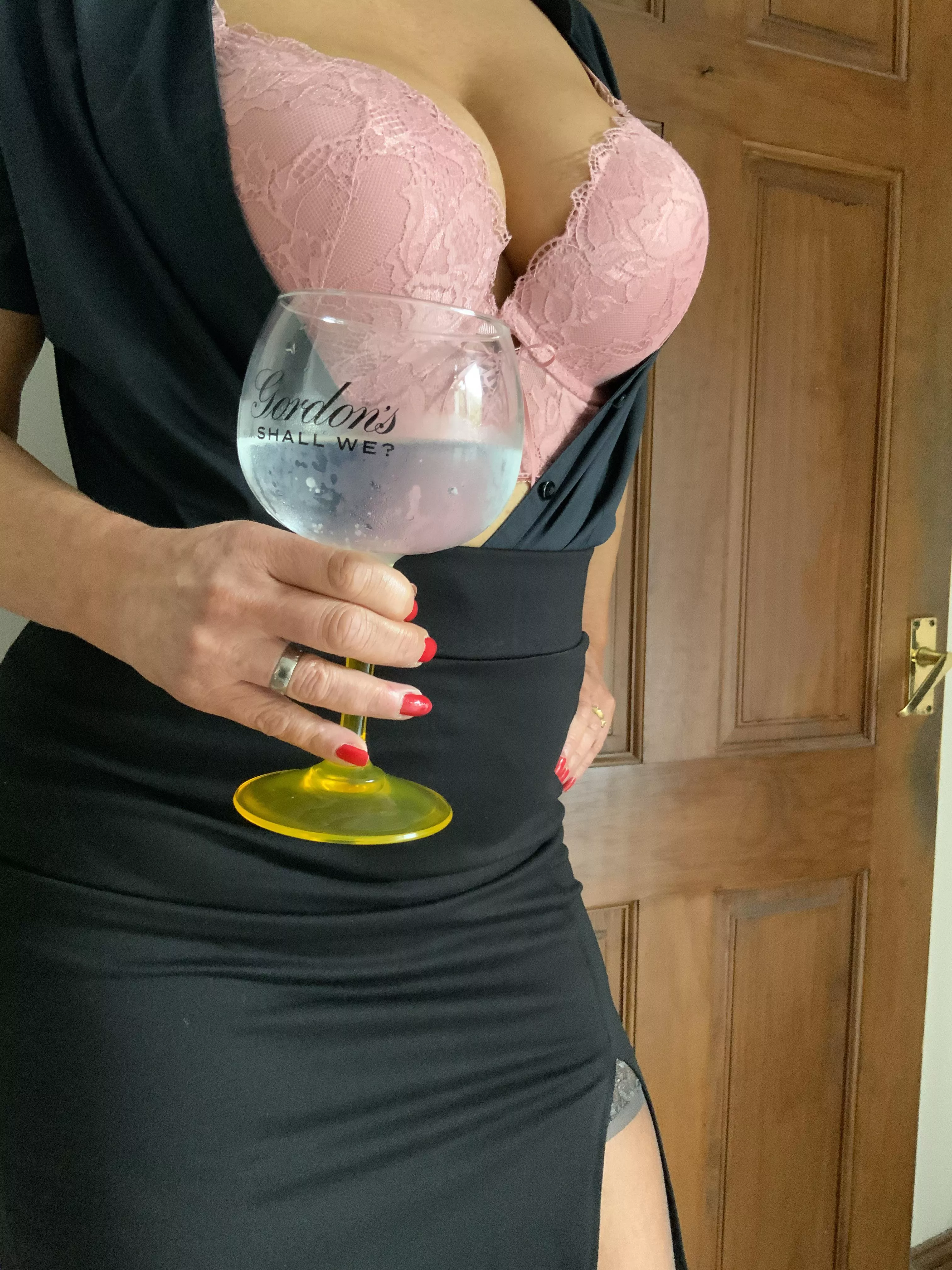 (F) Shall we ? It be rude not to ❤️💋💋 (F) Shall we ? It be rude not to ❤️💋💋