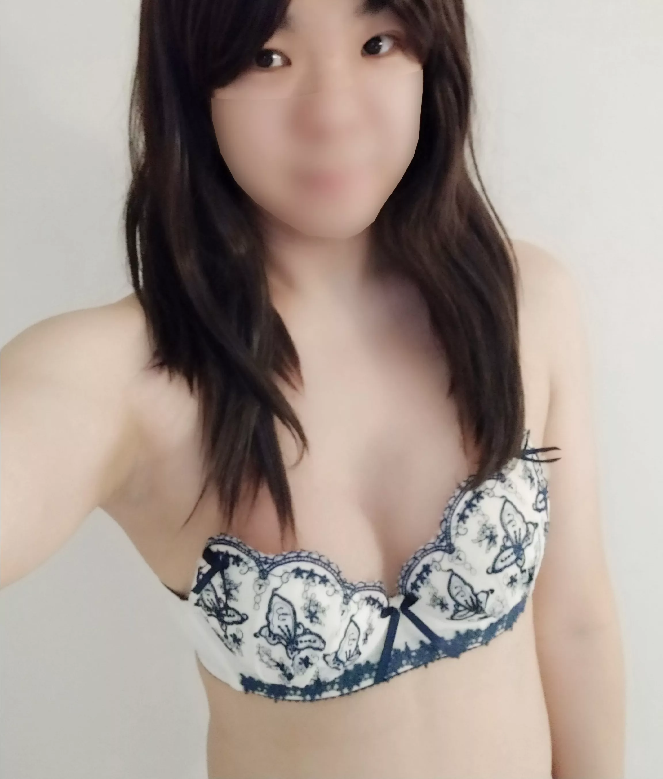 [F] So this is my date night bra, I know they're smol but this push-up tries its best to give me a hint of cleavage :)