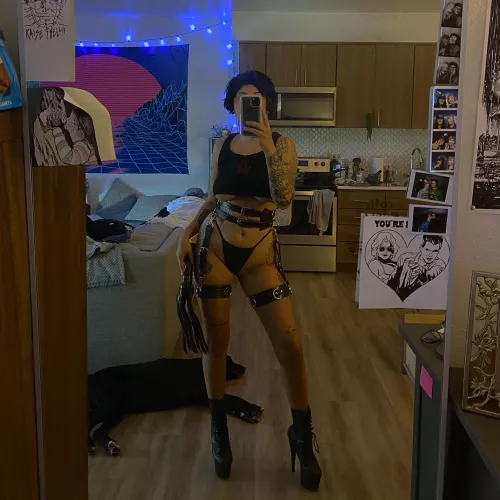 [F] Sometimes I want to be the dom. 😈