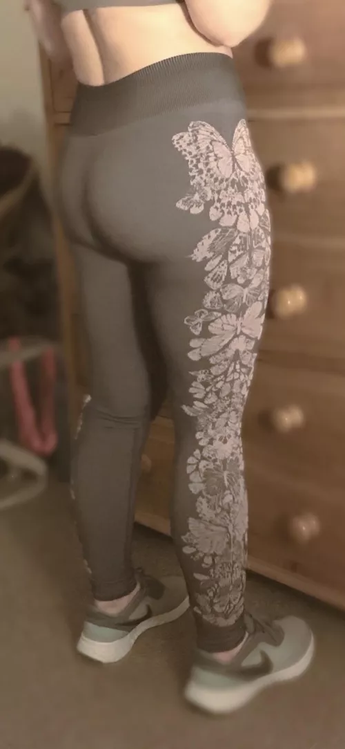 [f] Squats paying off but outfit doesn’t leave much to the imagination!