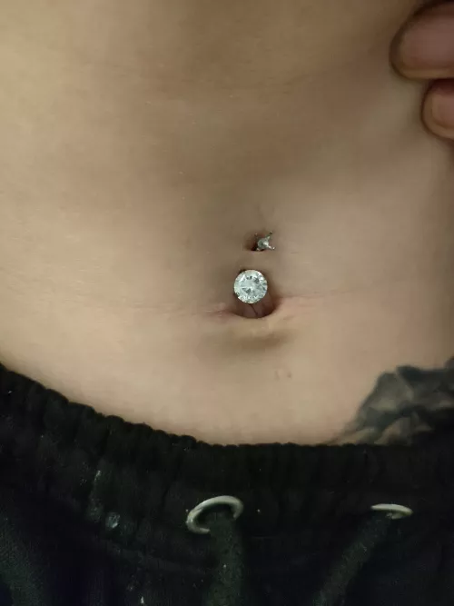 [f] The detail pic of my belly button that I promised you ;)