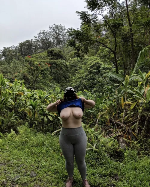 [F] - The tropics bring them out 😜