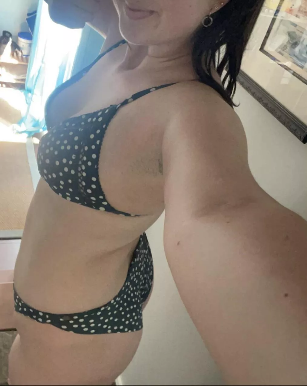 (F) Working on my tan 😊 hope everyone had a great New Years x