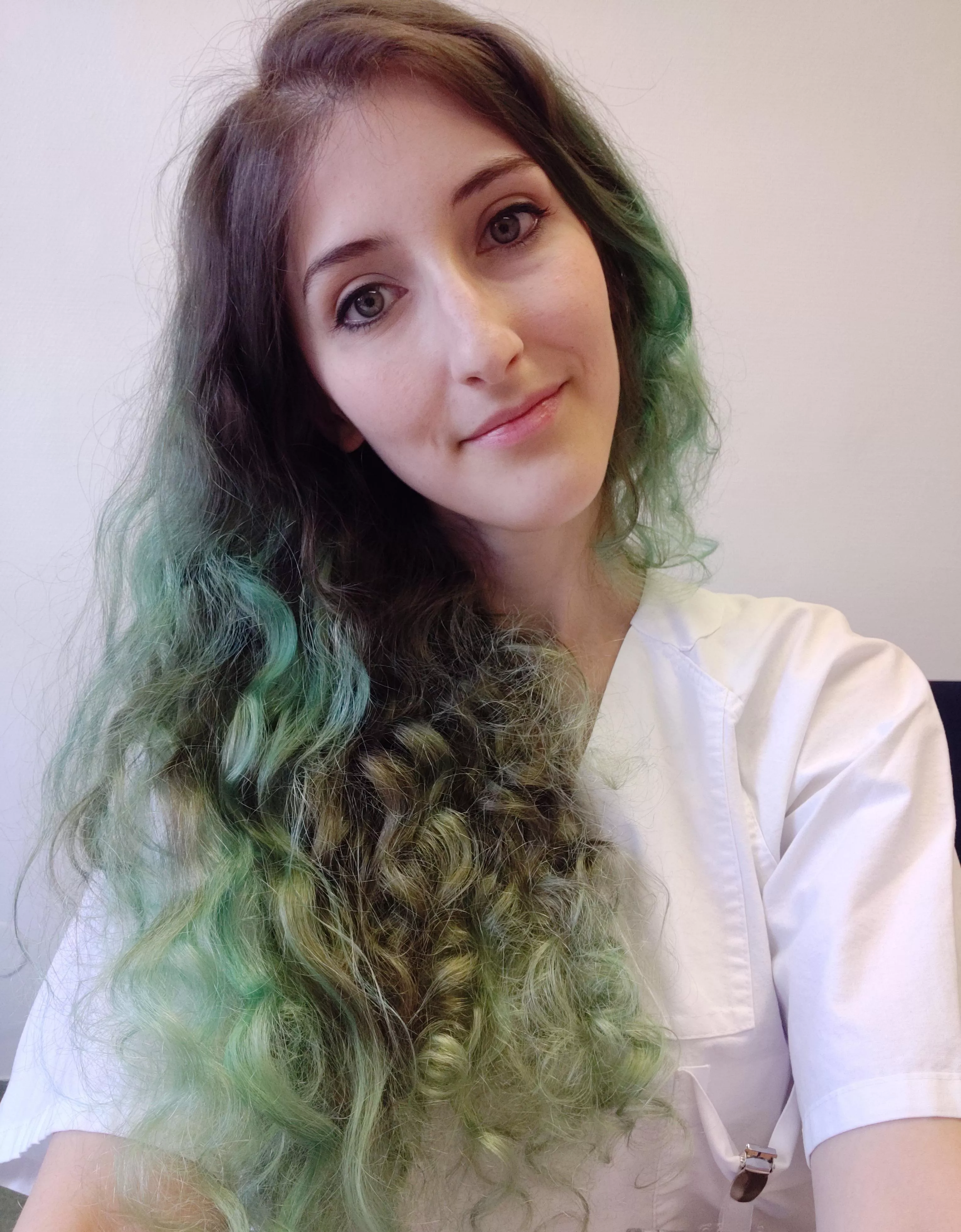 [f] would you eat an Apple a day to keep me away?