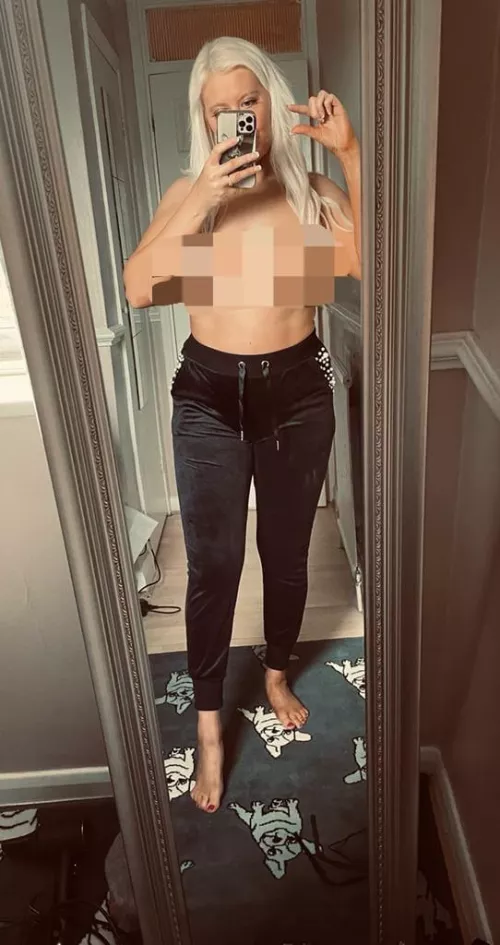 f you’ve got a tiny dick then you don’t get to see my rig…that’s the rules loser