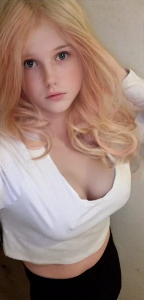 (F18) felt cute in this top 😊