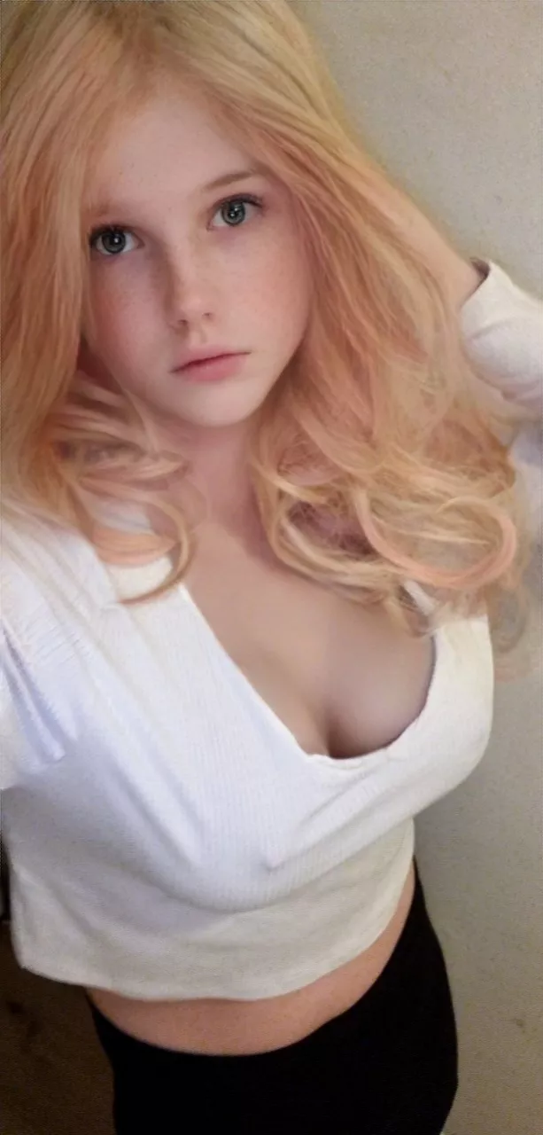 (F18) felt cute in this top 😊 (F18) felt cute in this top 😊