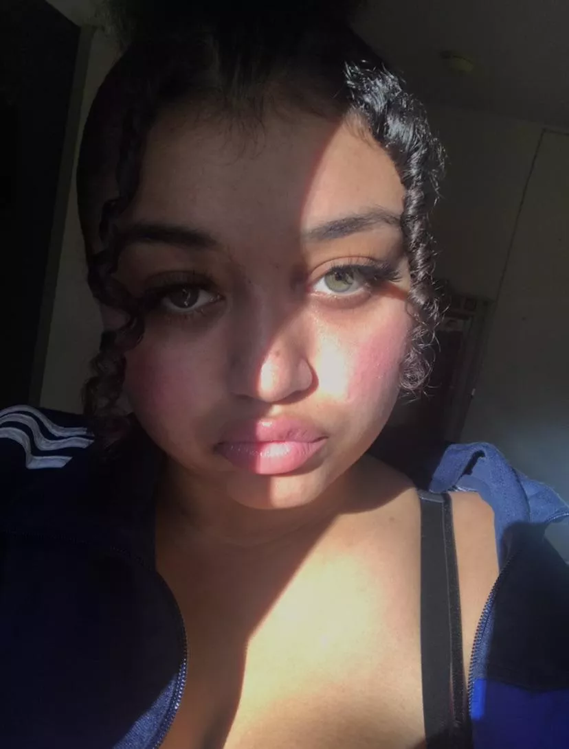 F18 would you let me suck your dick?