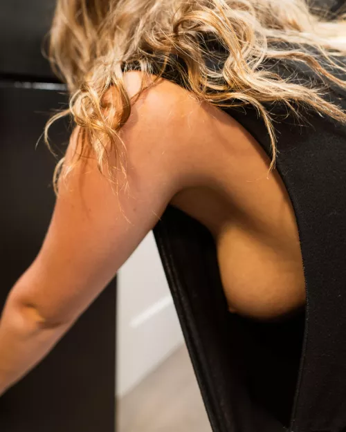 (F22) This shirt worked wonders seducing my bf’s best friends wife last night 😉